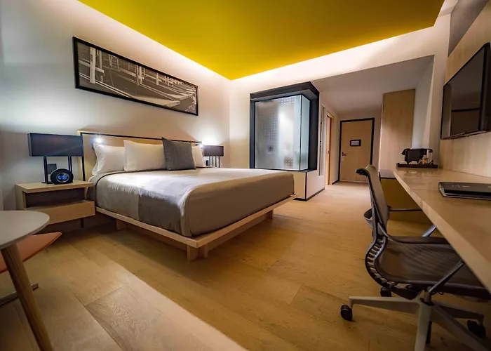 Hotel Galeria Plaza San Jeronimo 5*