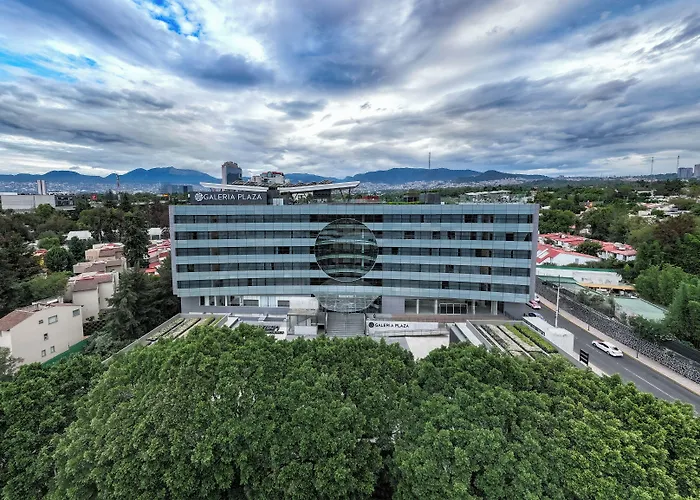 Hotel Galeria Plaza San Jeronimo 5*